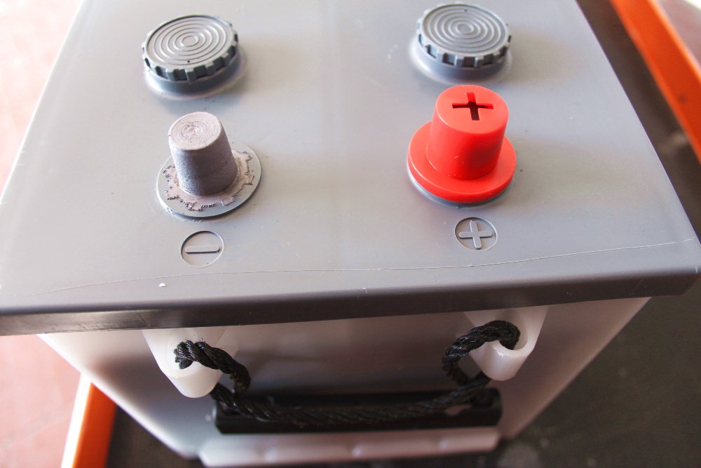 batteria polo positivo sinistro